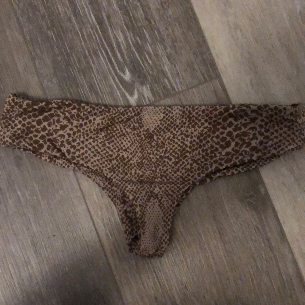 Acacia bottoms